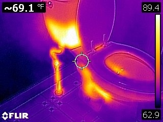 thermal image of toilet filled with hot water