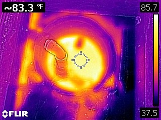 water leaking into sump pump under bathroom thermal image